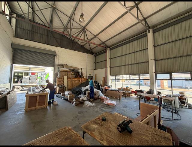 322M² WAREHOUSE TO LET IN AIRPORT INDUSTRIA